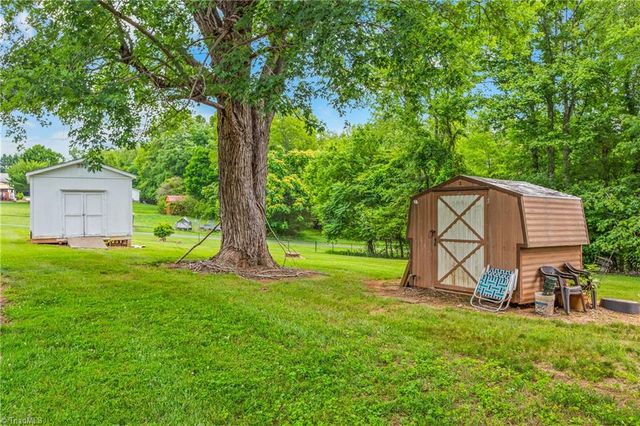 304 Armstrong Road, Pilot Mountain, NC 27041