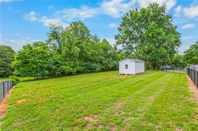 304 Armstrong Road, Pilot Mountain, NC 27041