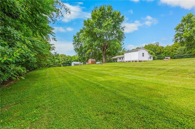304 Armstrong Road, Pilot Mountain, NC 27041