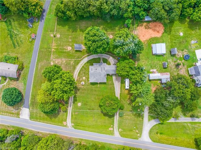 304 Armstrong Road, Pilot Mountain, NC 27041