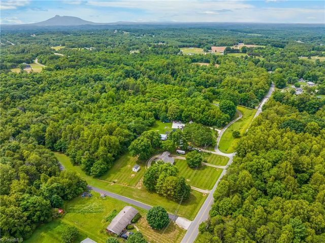 304 Armstrong Road, Pilot Mountain, NC 27041