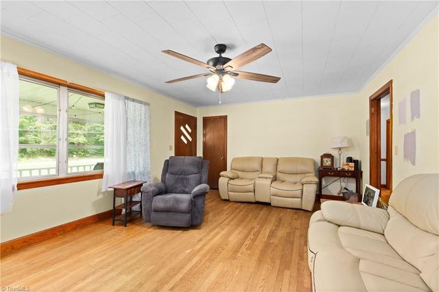 304 Armstrong Road, Pilot Mountain, NC 27041