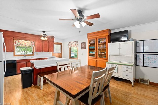 304 Armstrong Road, Pilot Mountain, NC 27041