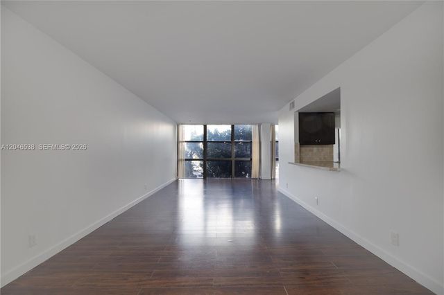1000 Parkview Dr 302, Hallandale Beach, FL 33009