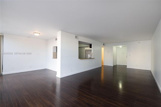 1000 Parkview Dr 302, Hallandale Beach, FL 33009