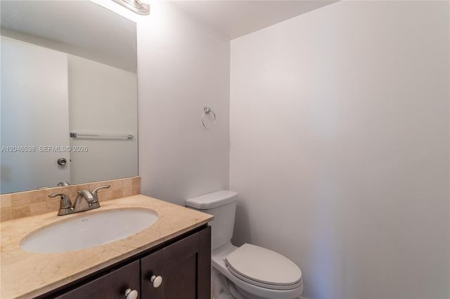 1000 Parkview Dr 302, Hallandale Beach, FL 33009