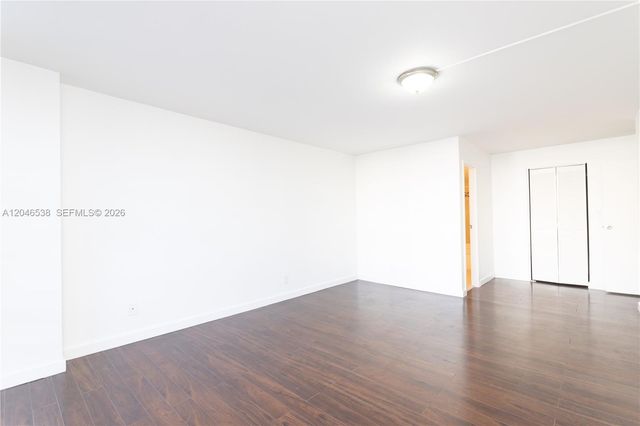 1000 Parkview Dr 302, Hallandale Beach, FL 33009