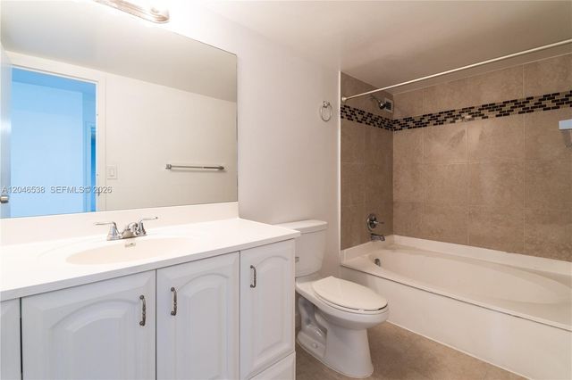 1000 Parkview Dr 302, Hallandale Beach, FL 33009