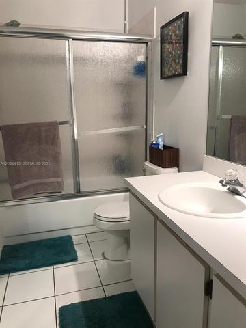 10813 NW 3rd Ct 2L, Pembroke Pines, FL 33026