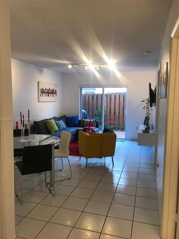 10813 NW 3rd Ct 2L, Pembroke Pines, FL 33026