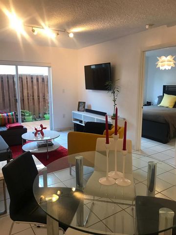 10813 NW 3rd Ct 2L, Pembroke Pines, FL 33026