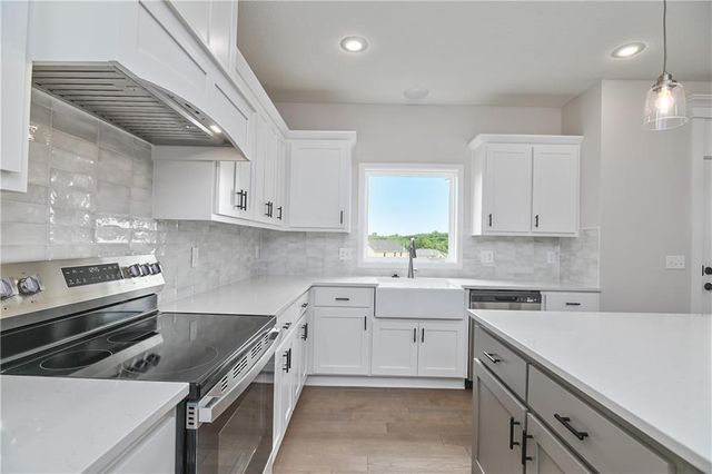 24624 W 60th Terrace, Shawnee, KS 66226