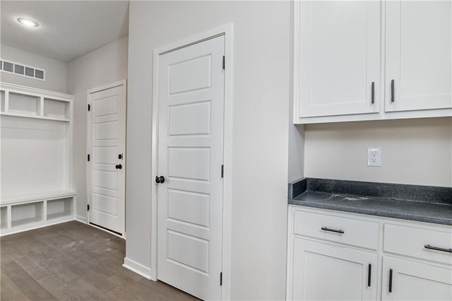24624 W 60th Terrace, Shawnee, KS 66226