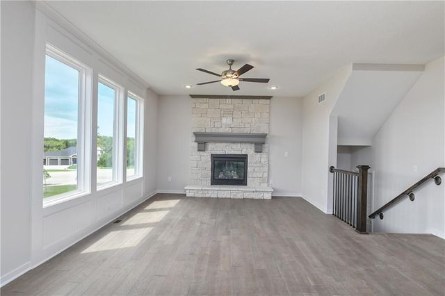 24624 W 60th Terrace, Shawnee, KS 66226