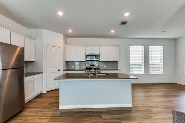 2925 S Griffin Lane, Forney, TX 75126