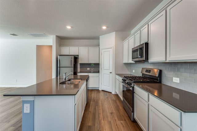 2925 S Griffin Lane, Forney, TX 75126