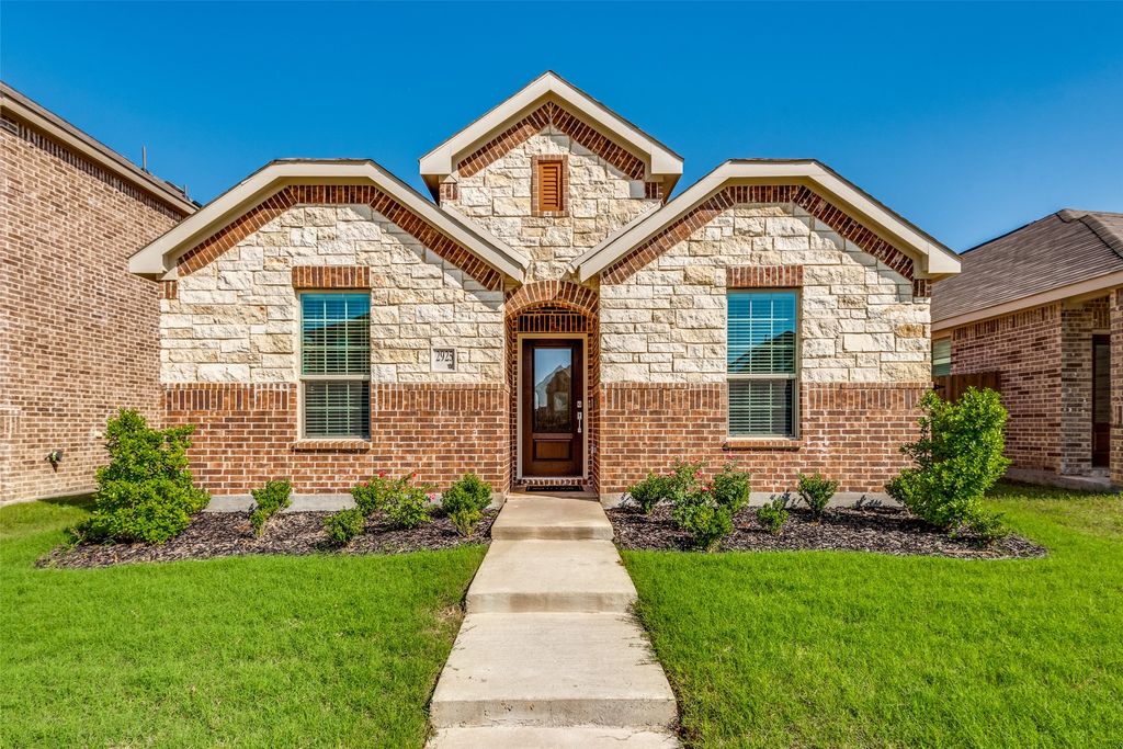 2925 S Griffin Lane, Forney, TX 75126