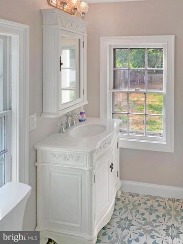 34 N MAIN STREET, Allentown, NJ 08501