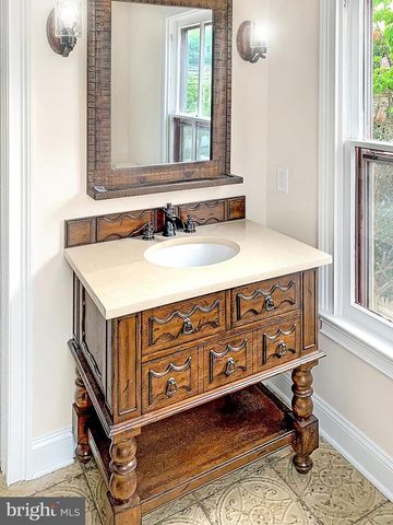 34 N MAIN STREET, Allentown, NJ 08501