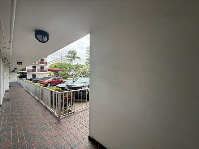 3660 NE 166th St 101 +40' Deeded Dock, North Miami Beach, FL 33160