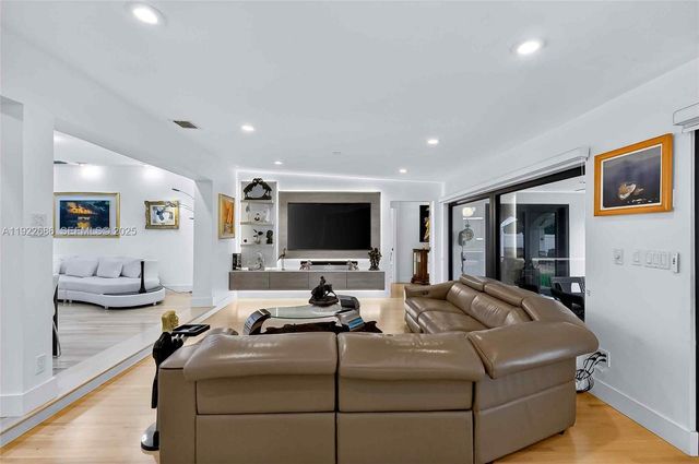 7724 Hawthorne Avenue, Miami Beach, FL 33141