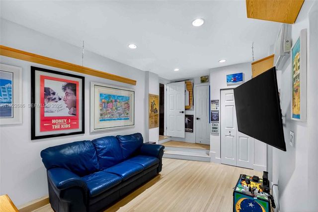 7724 Hawthorne Avenue, Miami Beach, FL 33141