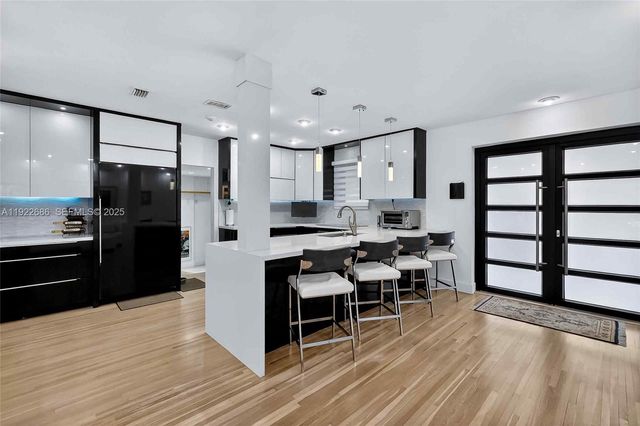 7724 Hawthorne Avenue, Miami Beach, FL 33141