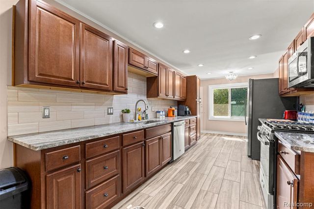 17245 Lee Street, Southfield, MI 48075