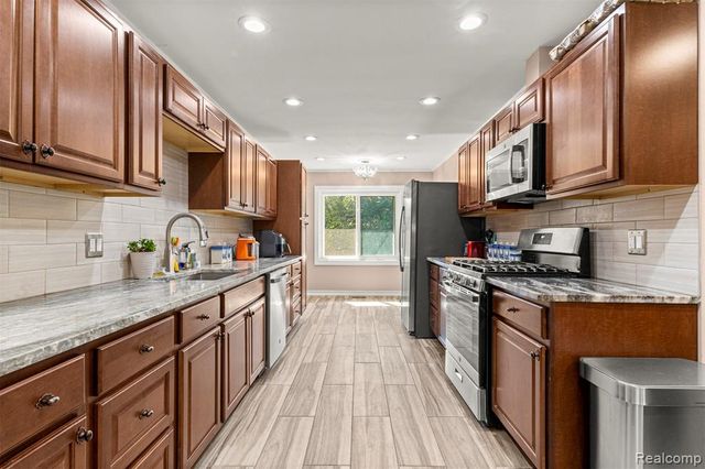 17245 Lee Street, Southfield, MI 48075