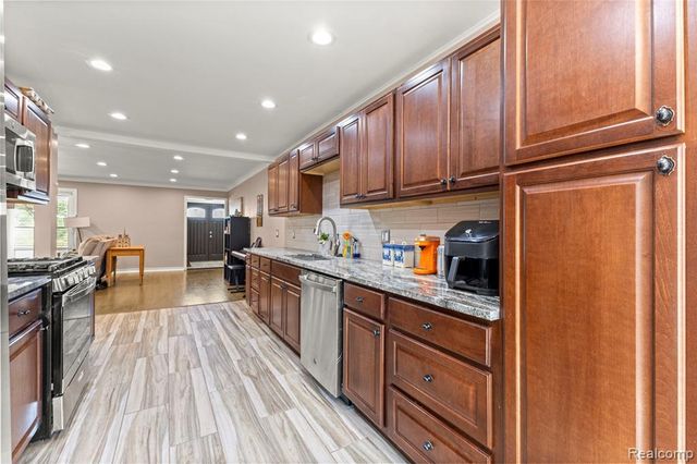 17245 Lee Street, Southfield, MI 48075