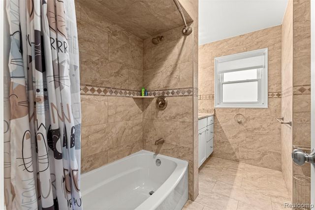 17245 Lee Street, Southfield, MI 48075