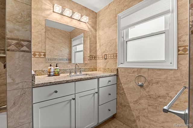 17245 Lee Street, Southfield, MI 48075