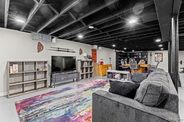 17245 Lee Street, Southfield, MI 48075