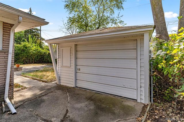 17245 Lee Street, Southfield, MI 48075