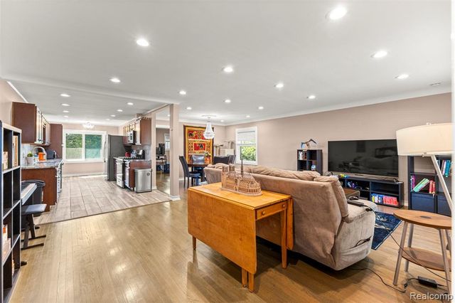 17245 Lee Street, Southfield, MI 48075