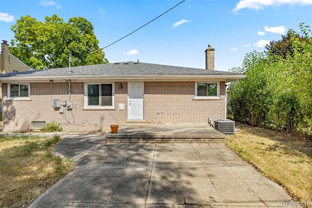 17245 Lee Street, Southfield, MI 48075