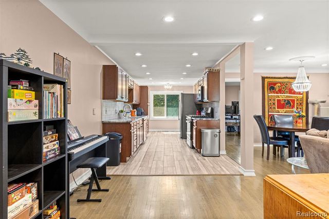 17245 Lee Street, Southfield, MI 48075