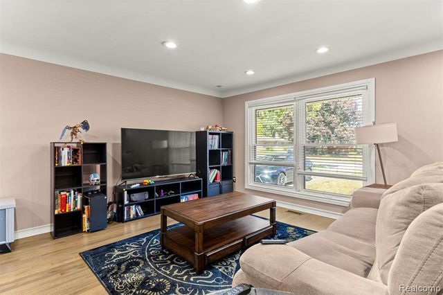 17245 Lee Street, Southfield, MI 48075