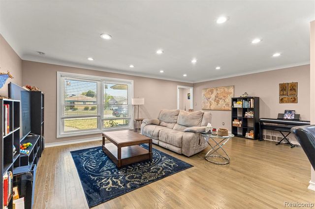 17245 Lee Street, Southfield, MI 48075