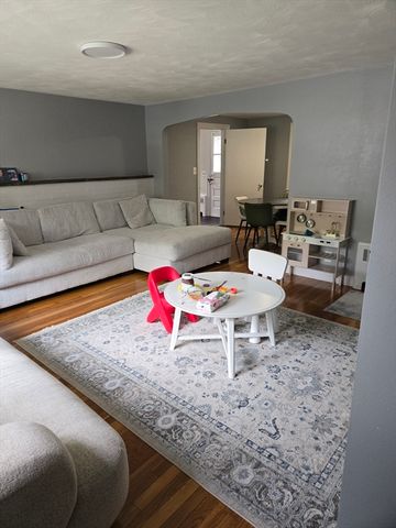 89 Stanley Rd 89, Newton, MA 02468