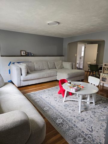 89 Stanley Rd 89, Newton, MA 02468