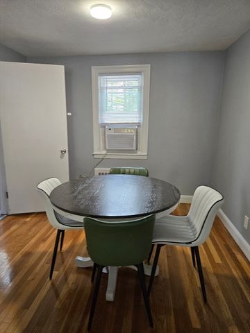 89 Stanley Rd 89, Newton, MA 02468