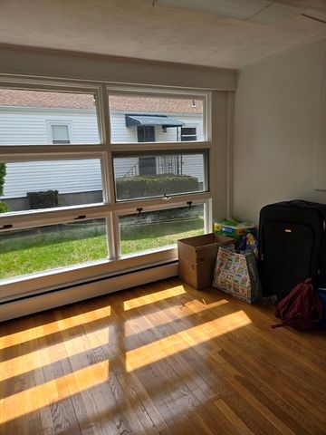 89 Stanley Rd 89, Newton, MA 02468