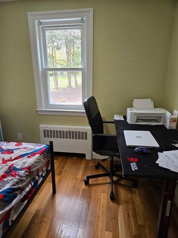 89 Stanley Rd 89, Newton, MA 02468