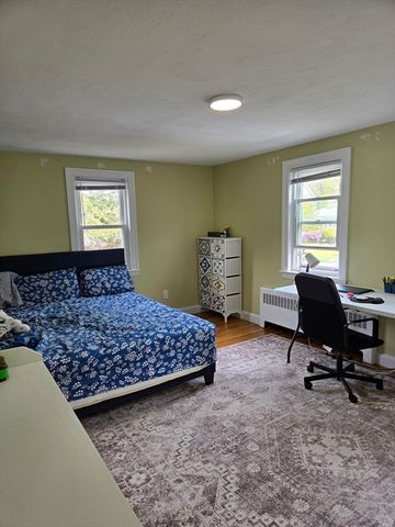 89 Stanley Rd 89, Newton, MA 02468