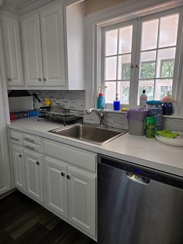 89 Stanley Rd 89, Newton, MA 02468