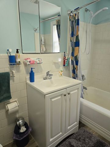 89 Stanley Rd 89, Newton, MA 02468