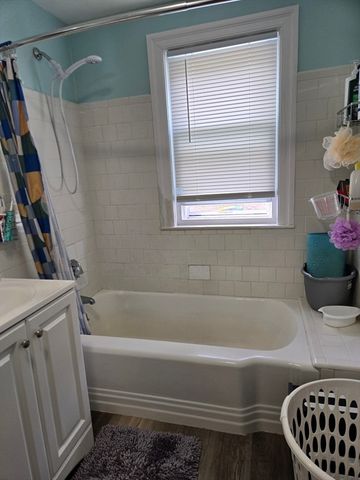 89 Stanley Rd 89, Newton, MA 02468