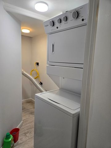 89 Stanley Rd 89, Newton, MA 02468