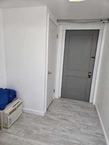 89 Stanley Rd 89, Newton, MA 02468